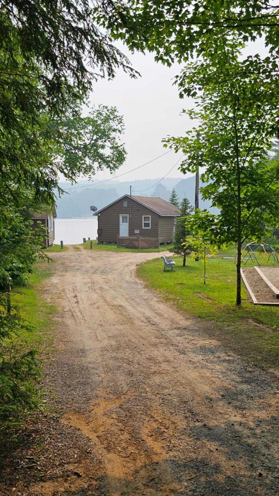 Parkway Cottage Resort And Trading Post Dwight المظهر الخارجي الصورة