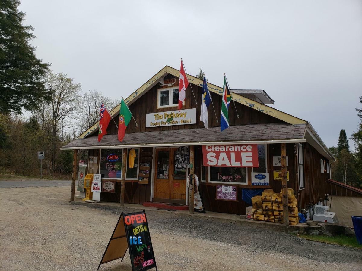 Parkway Cottage Resort And Trading Post Dwight المظهر الخارجي الصورة